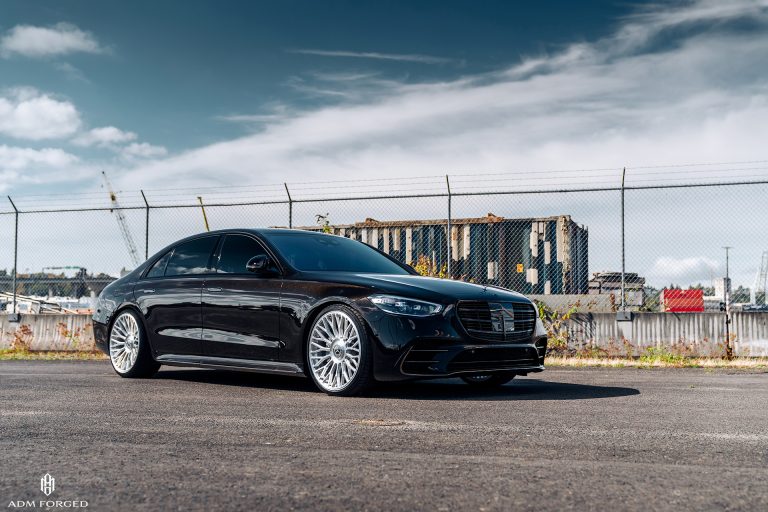 Mercedes-Benz S580 on the ADM Forged SS104 forged monoblock in a Brushed finish with custom floater caps.