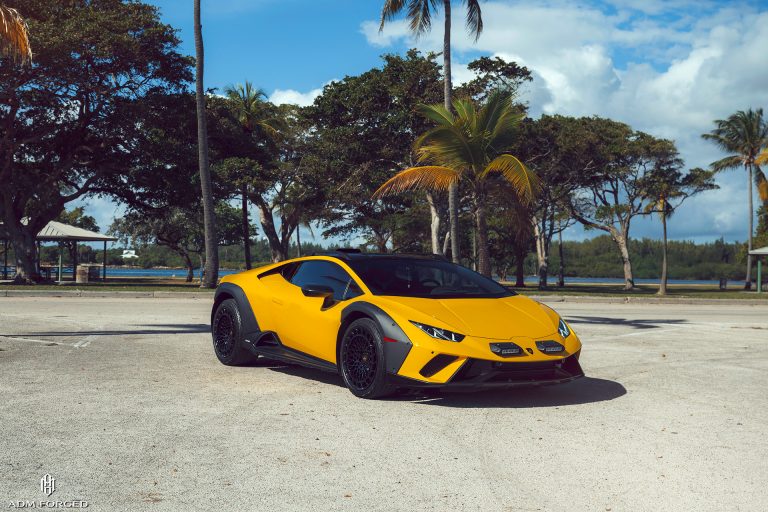 Lamborghini Huracan Steratto on the ADM Forged Aero Series AR104 forged monoblock in the Gloss Black finish with center cap cut for OE Lamborghini application.